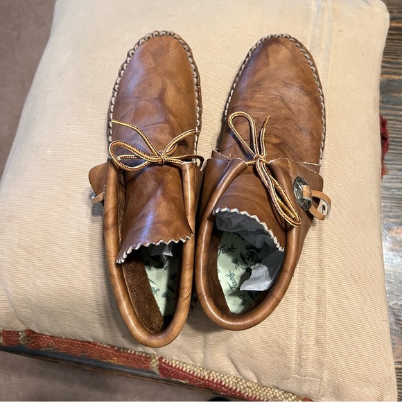 SOLD!! 8.5 TAOS Comfort Leather Mocs Shoes Southwestern Concha Tribal - Picture 10 of 13